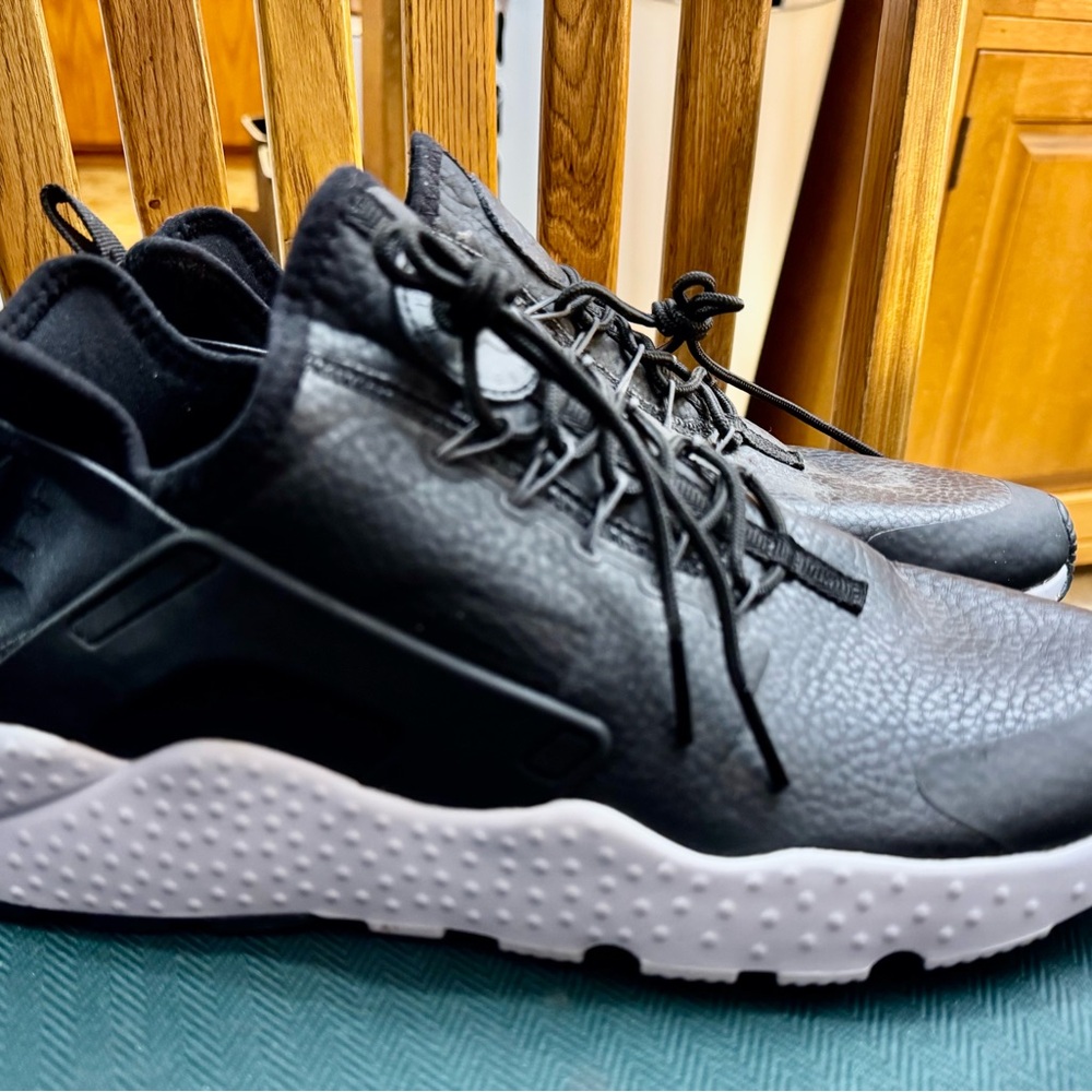Nike Women’s Air Huarache in Black and White, 12 B